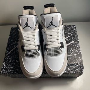 NEW Air Jordan 4 Military Black
